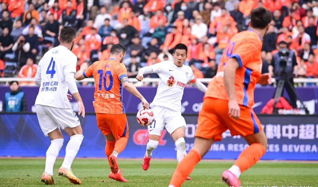 山东鲁能击败大连人，连续两轮取胜的简单介绍