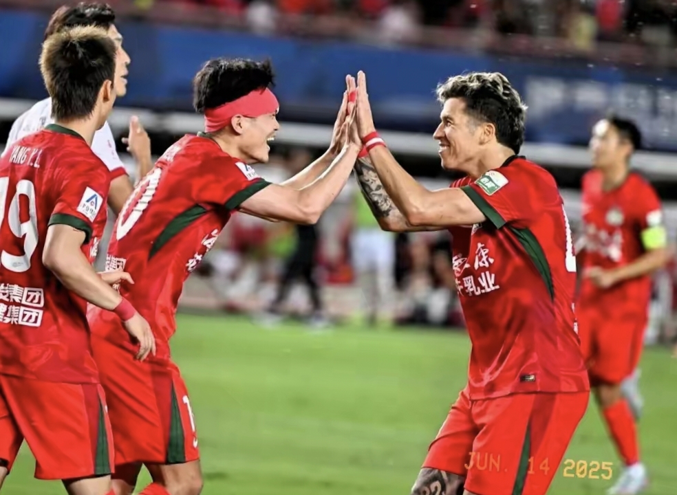 各支球队在本季联赛中发挥出色，赛场火爆局面