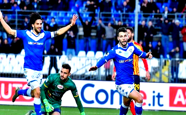 包含哈德斯菲尔德客场失利，保级压力增大的词条