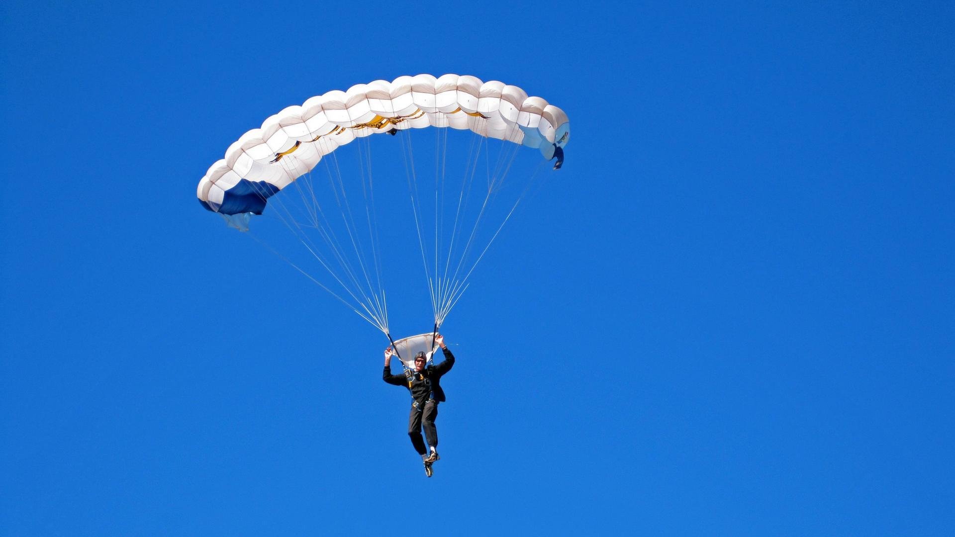 福克斯爆发之夜，奇才稳扎稳打，主场力克尼克斯