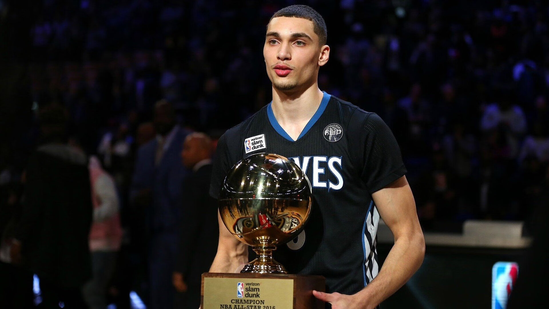 孤星闪耀，团队涅槃，拉塞尔独扛大旗，红牛二队如何以弱胜强完胜雷诺